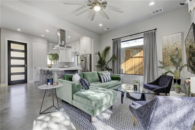 Foto del edificio - 2903 E 3rd St