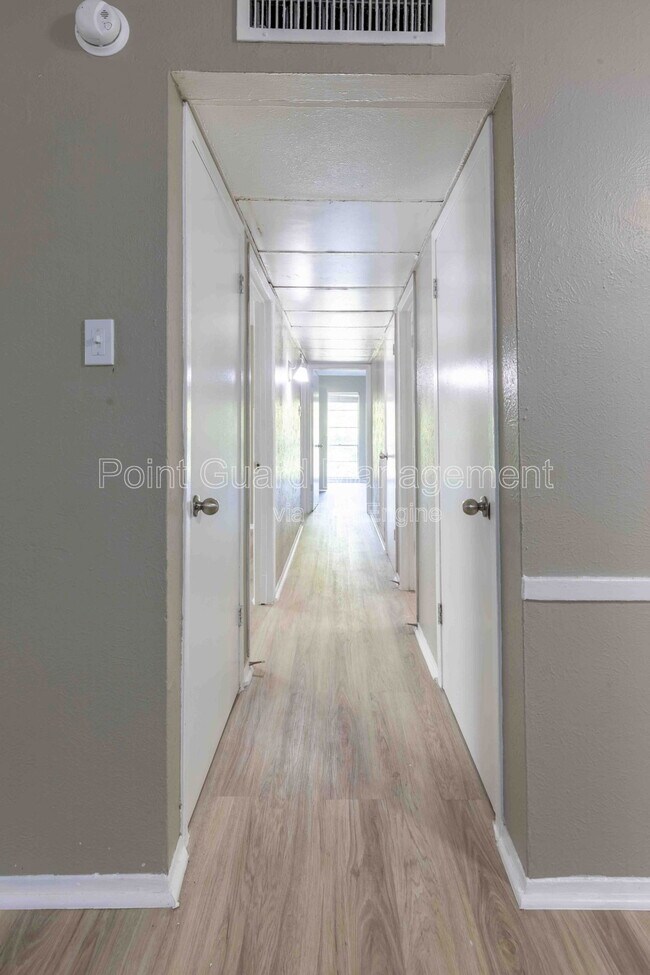 Foto del edificio - 4594 W Kiest Blvd