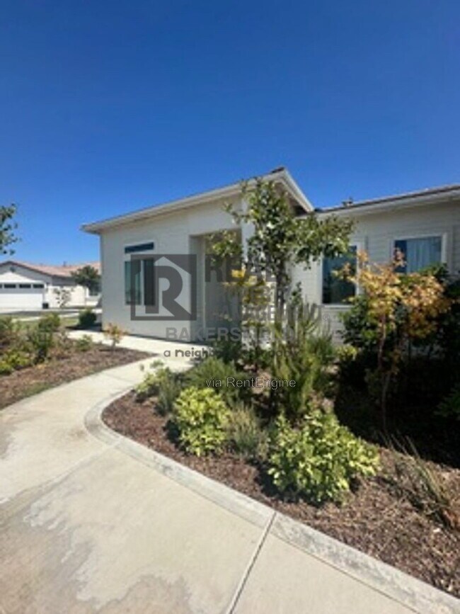 Building Photo - 823 Brookline Ln