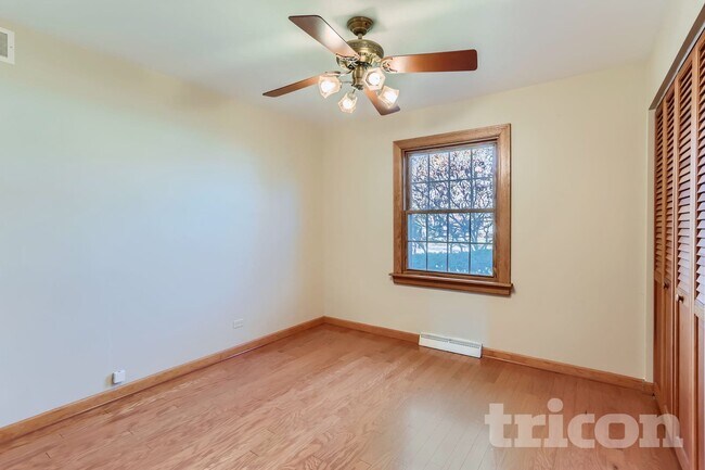 Building Photo - 1441 Maple Ln