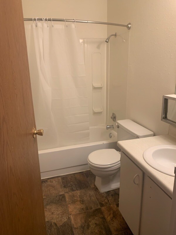 2021 E Dakota Pky Unit 4, Williston, ND 58801 Apartments in Williston