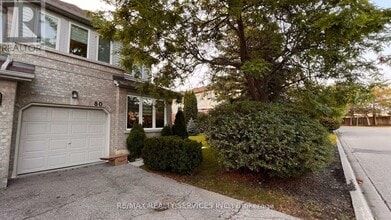 Building Photo - 2555 Thomas St
