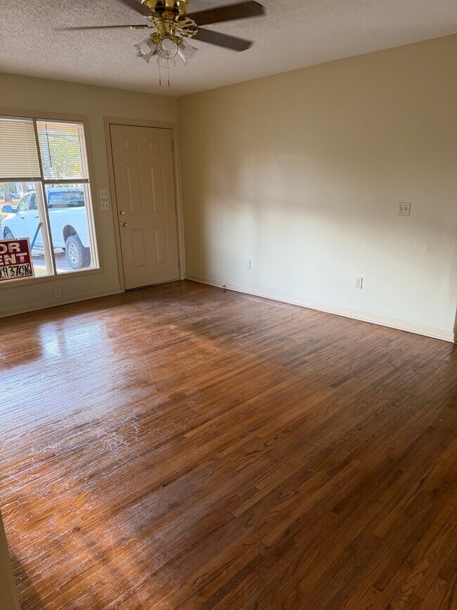 Foto del edificio - 2368 N Erie Ave
