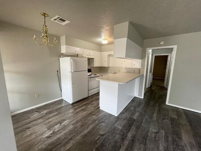 Building Photo - 1406 Rebecca Ln