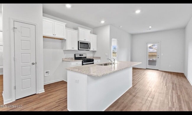 Building Photo - 517 Vista Pointe Dr