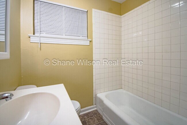 Foto del edificio - 804 Henderson Ave