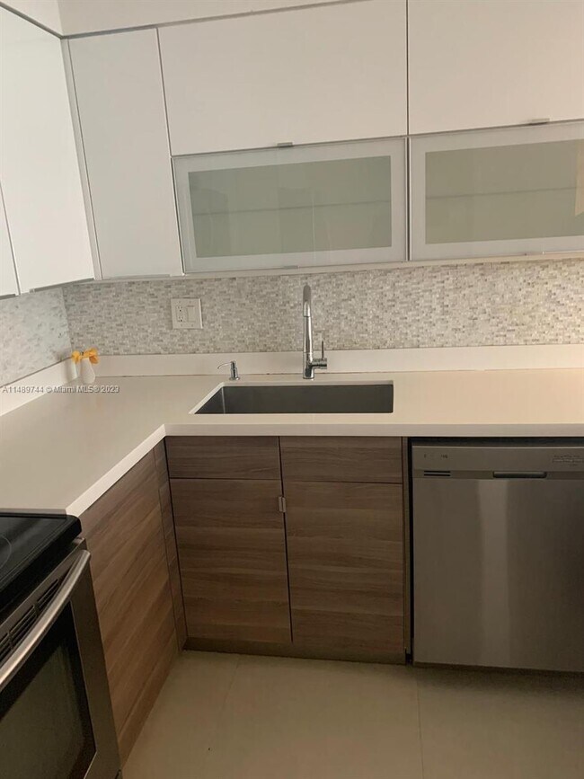 Foto del edificio - 2780 NE 183rd St