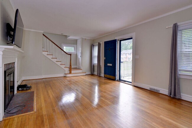 Building Photo - Delightful Home in Brandon Heights