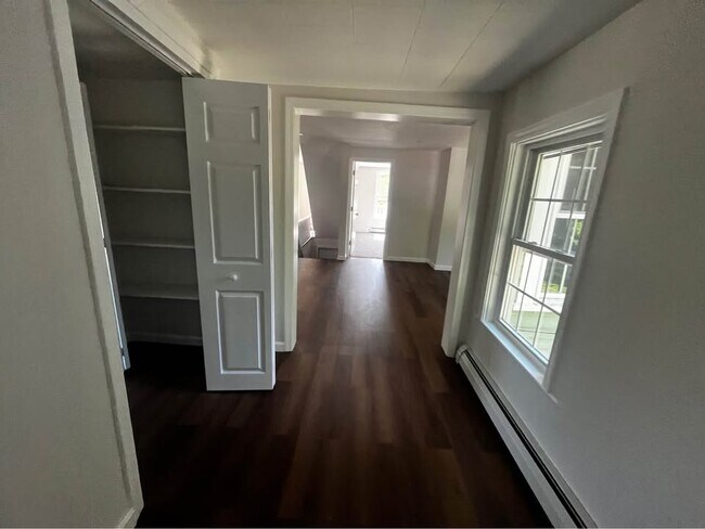 Foto del edificio - 169 Sewalls Falls Rd