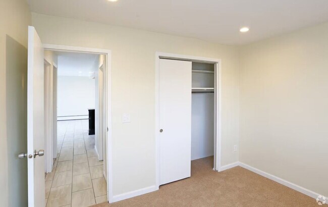 Building Photo - 5450 Beechmont Ave