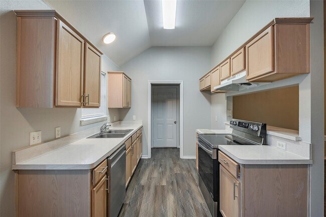 Building Photo - 3205 Carverly Ave