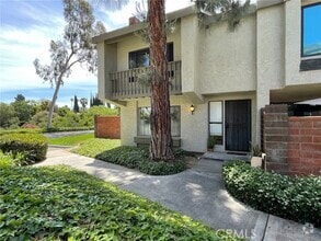 Building Photo - 1629 Sherwood Village Cir