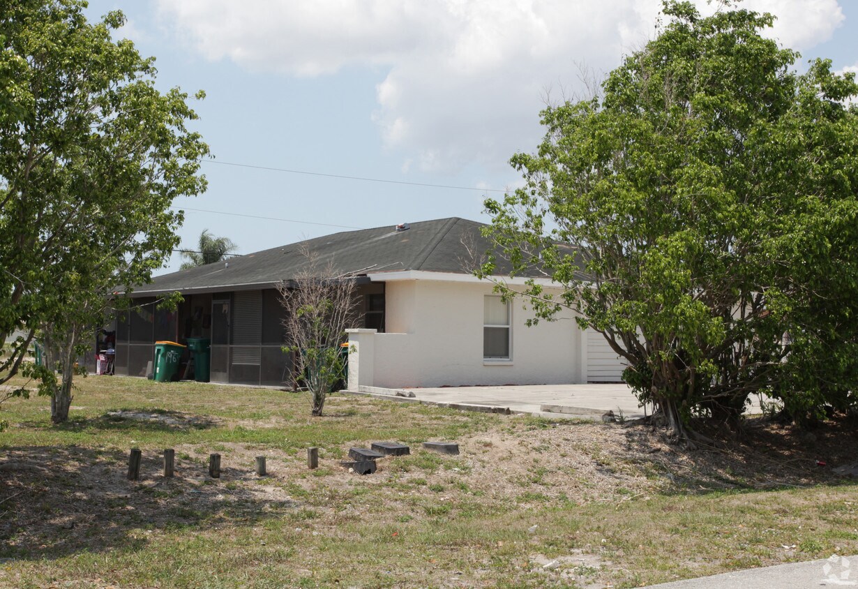 Building Photo - 1969 46th Ter SW