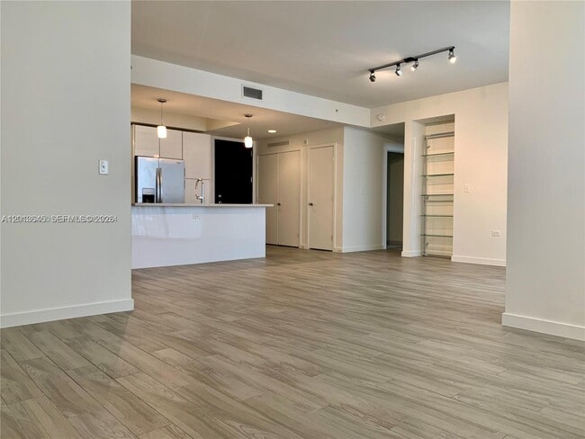 Foto del edificio - 999 SW 1st Ave