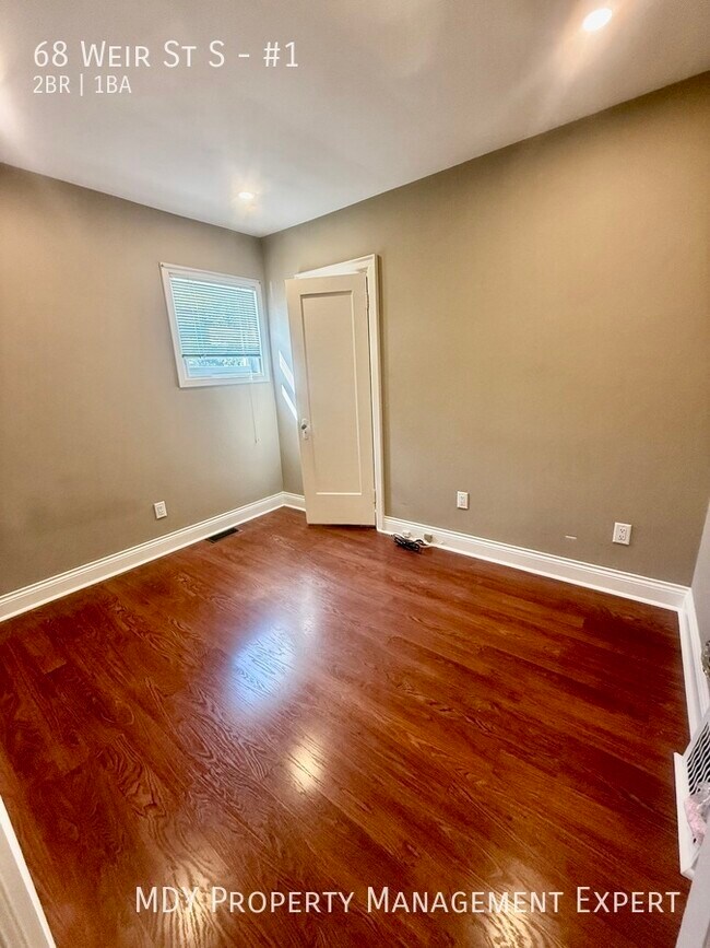 Photo du bâtiment - Welcome to this quaint and charming home s...