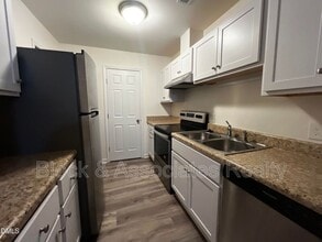 Building Photo - 1295 Schaub Dr