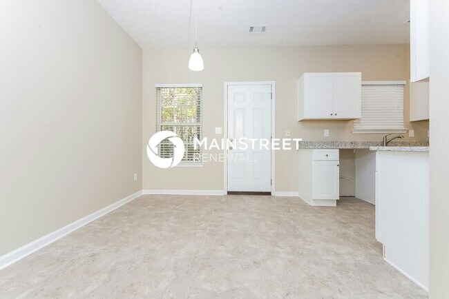 Foto del edificio - 3 Bedroom Pet-Friendly Home in Fairburn, G...