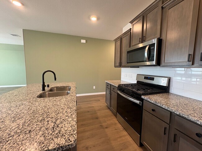 Building Photo - Pristine in Princeton!