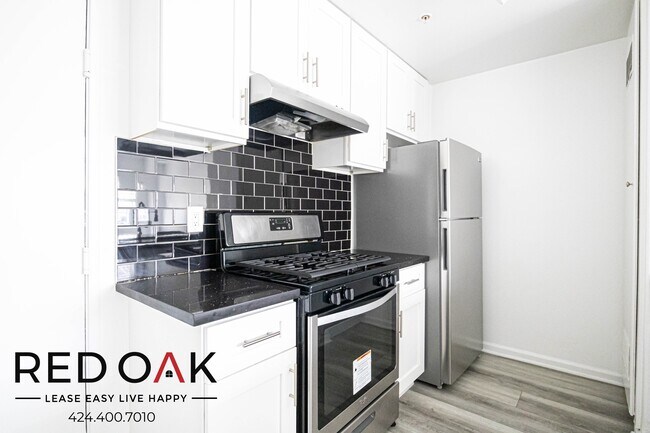 Foto del edificio - Incredible Completely Remodeled Two Bedroo...