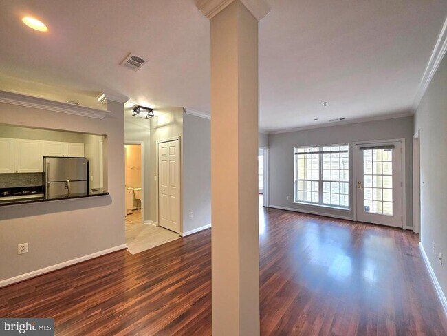 Foto del edificio - 4560 Strutfield Ln