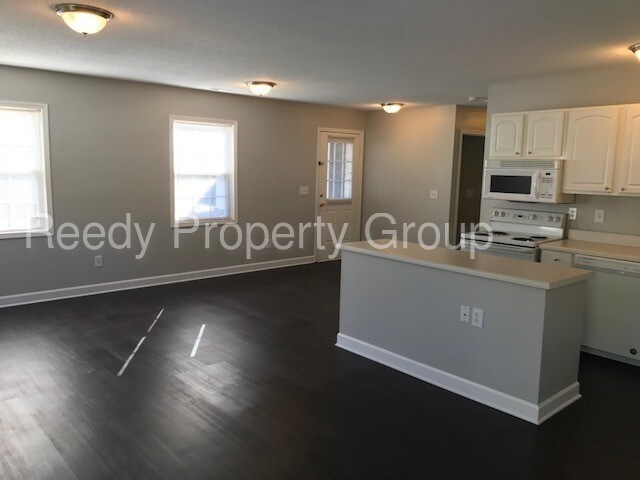 Building Photo - 2 Bed / 2 Bath near Cherrydale