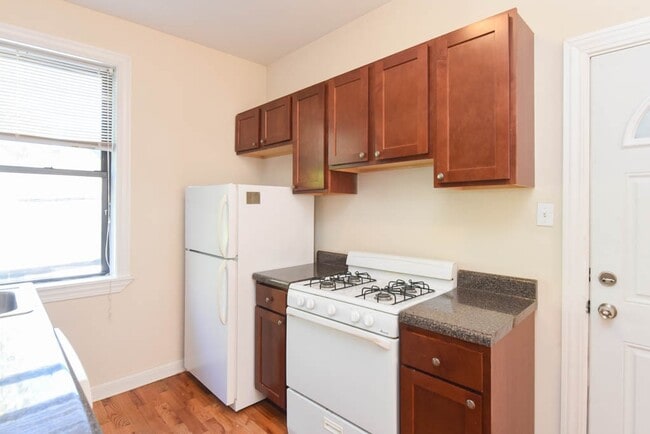 Foto del edificio - 1240 Oak Ave