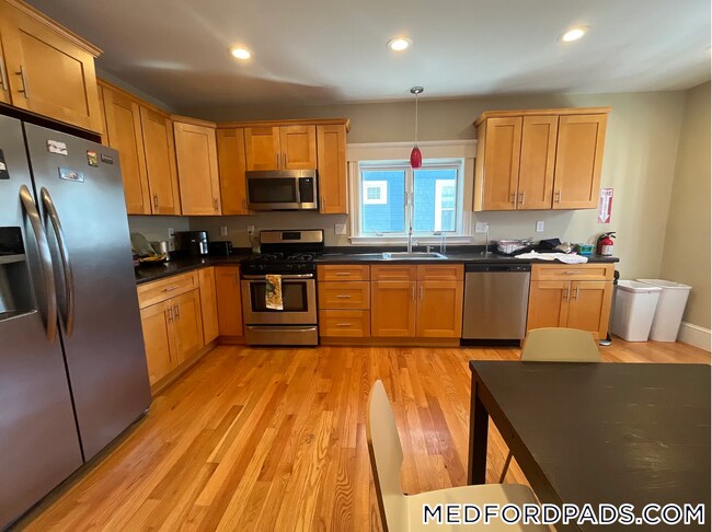 Foto del edificio - 46 Stanley Ave