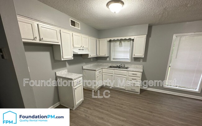 Building Photo - 901 Chesterton Dr