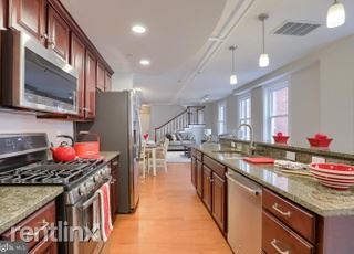 Building Photo - 2 br, 2.5 bath House - 145 E King St Ste 300