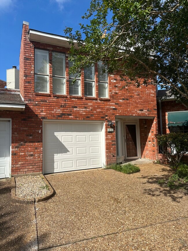 Building Photo - 363 Windermere Blvd