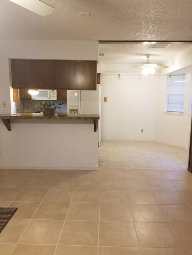 Foto del edificio - 7315 Strawbridge Ln