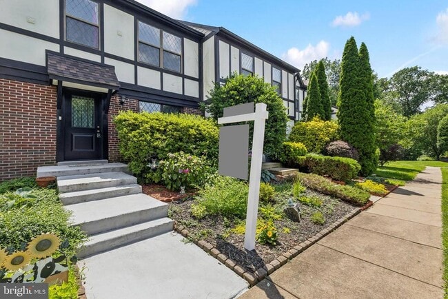 Building Photo - 297 Chelmsford Ct