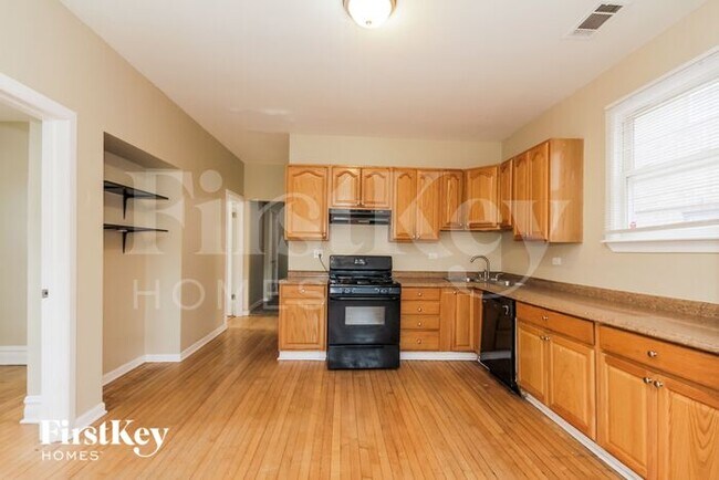 Foto del edificio - 2738 Ridgeland Ave