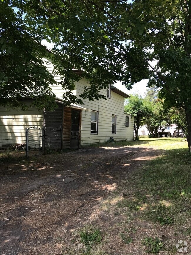 Building Photo - 120 E Bluff St