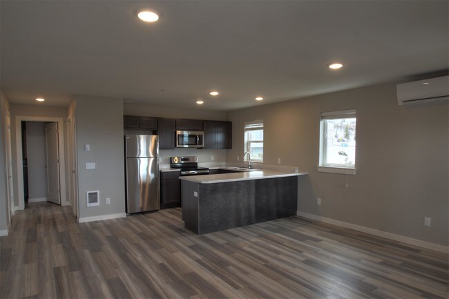 Building Photo - 830 Crestmont Way