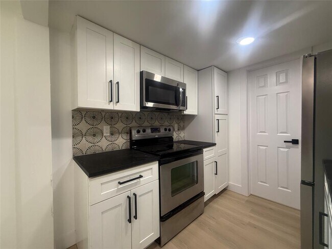 Foto del edificio - 5903 Nancy Dr