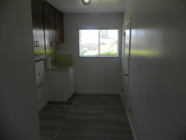 Building Photo - 5699 N Briarwood Ave