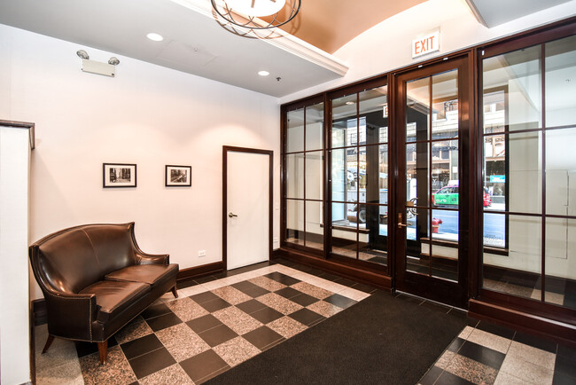 Building Photo - 6 E Monroe St