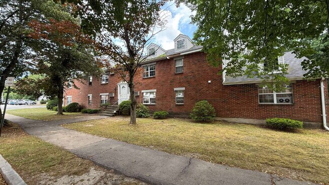 Building Photo - 1 Green St