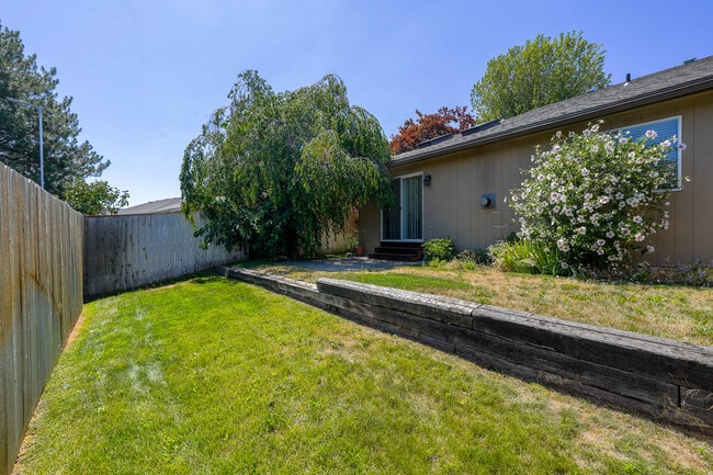 Building Photo - 7206 N Hamilton St