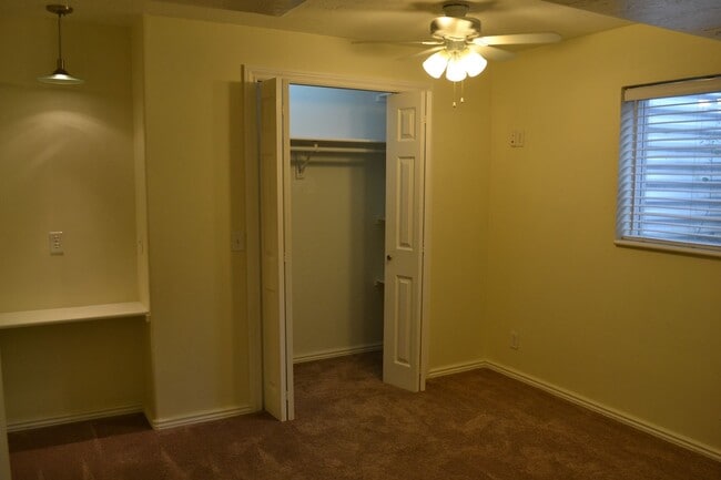 Building Photo - 2BR Apartment Close to Daybreak Marina and...
