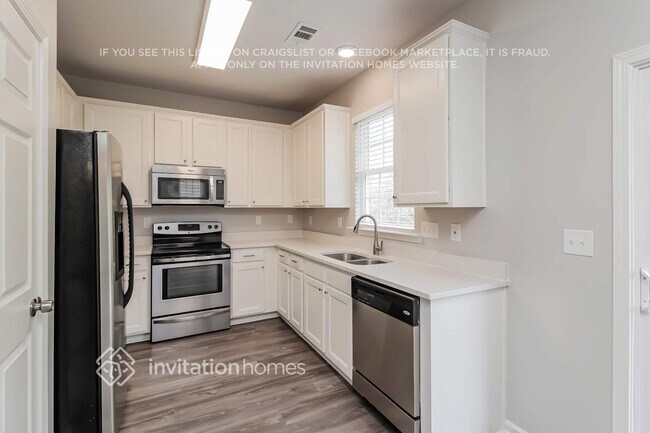 Building Photo - 5032 Abercromby St