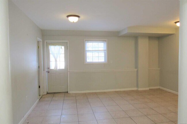 Building Photo - 92 Velie Rd
