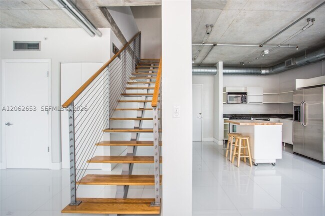 Foto del edificio - 690 SW 1st St