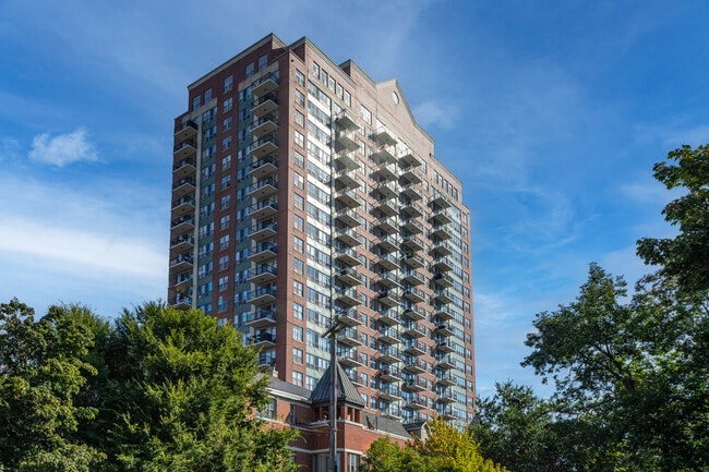 Building Photo - 1717 S Prairie Ave