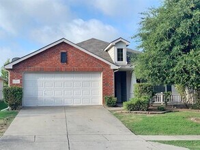 Building Photo - 2049 Helmoken Falls Dr