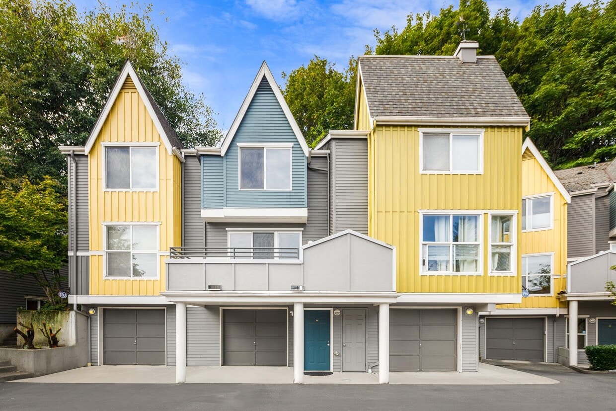 Primary Photo - 2 Bedroom 2 Bath Townhouse 2 Car Garage S ...