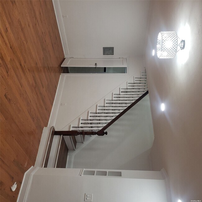 Foto del edificio - 51-06 63rd St
