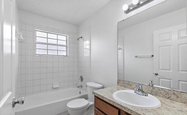 Foto del edificio - 8034 Macinnes Dr