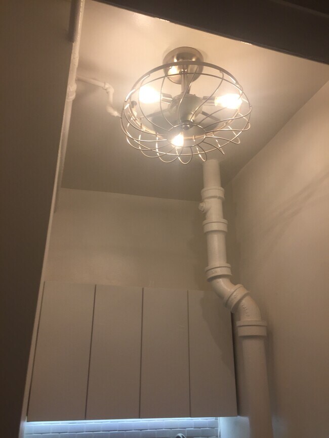 Cocina Fan: Ventilador y Light - 356 W 118th St